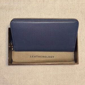 Leatherology Klyde Continental Blue Zip Wallet NIB